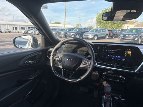 Used 2025 Chevrolet Trax RS image 29