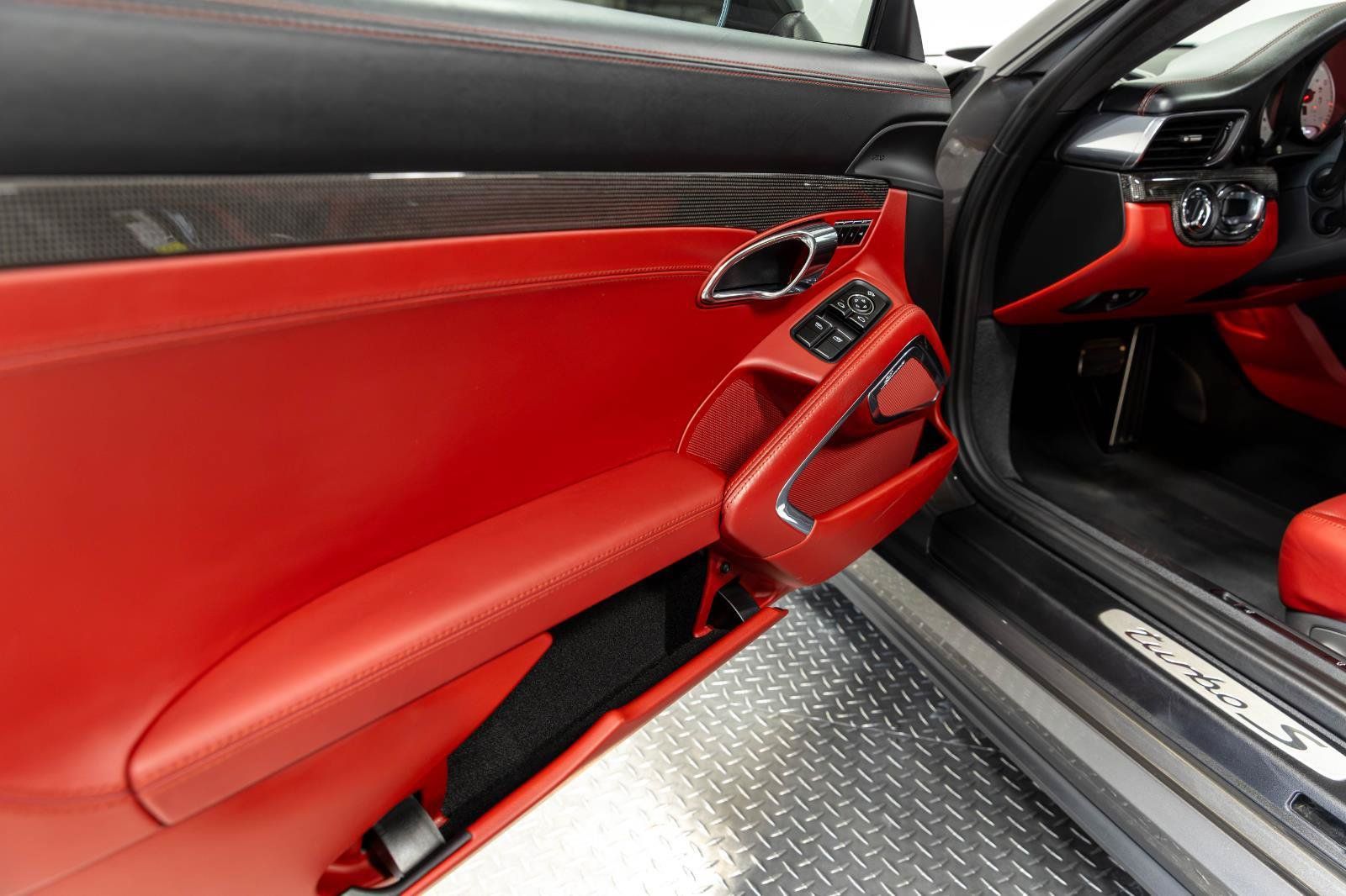 Used 2015 Porsche 911 Turbo S AWD/4WD image 94