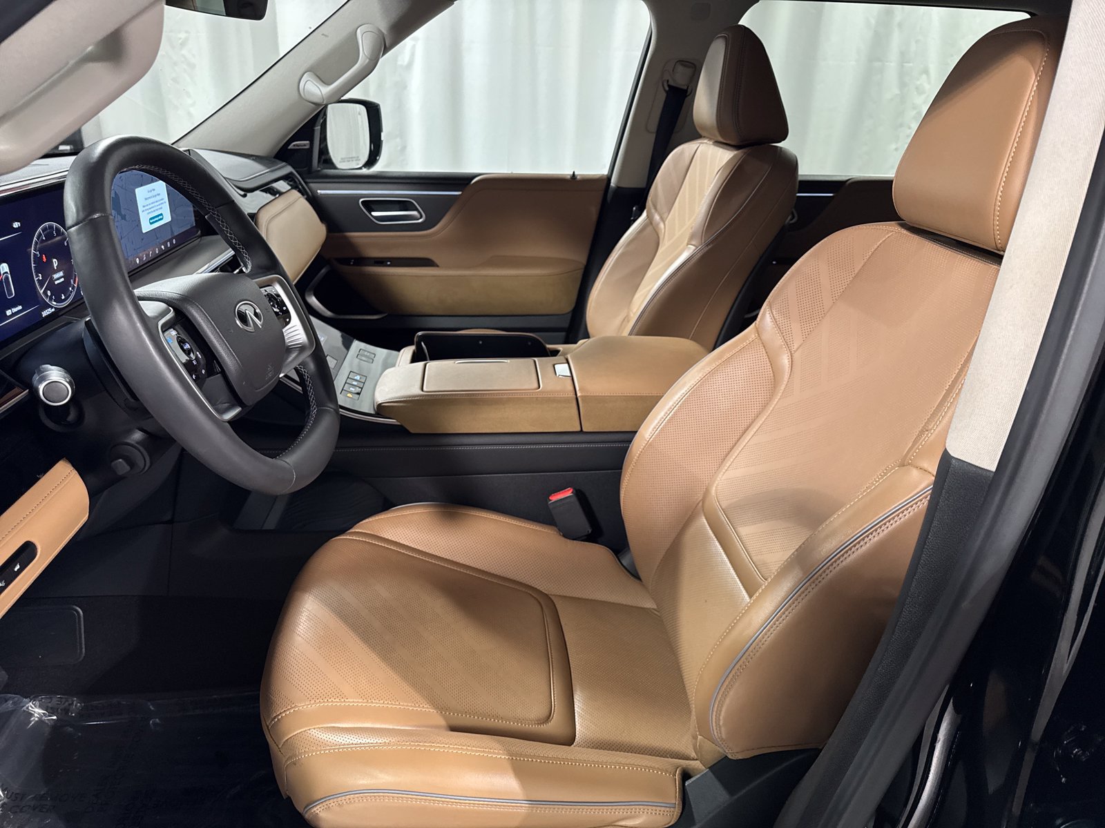 Certified 2025 INFINITI QX80 Luxe AWD/4WD image 3