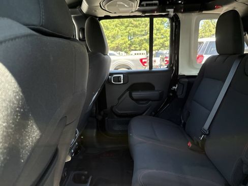 Used 2023 Jeep Wrangler Unlimited Rubicon w/ Cold Weather Group AWD/4WD image 14