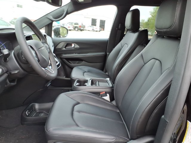 New 2027 Chrysler Pacifica Select AWD/4WD image 8