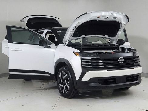 Used 2025 Nissan Kicks SV image 10