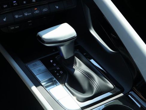 New 2025 Hyundai Elantra Limited image 14