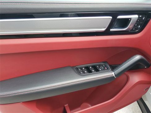 Used 2023 Porsche Cayenne Platinum Edition image 19