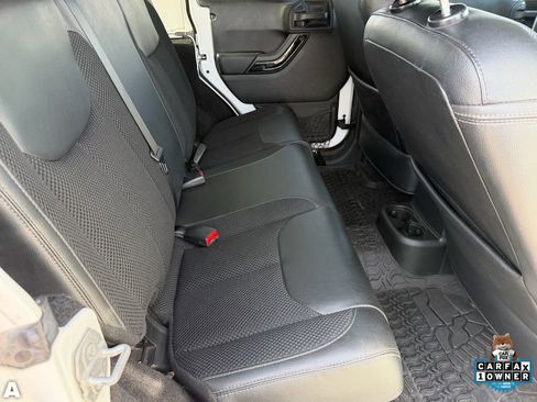 Used 2017 Jeep Wrangler Unlimited Sahara AWD/4WD image 14