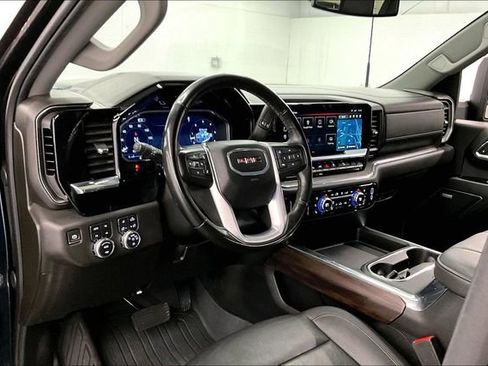 Used 2024 GMC Sierra 2500 SLT w/ SLT Premium Package image 16