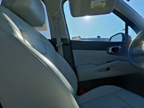 Used 2022 Kia Sorento EX w/ Panoramic Sunroof Package FWD image 31