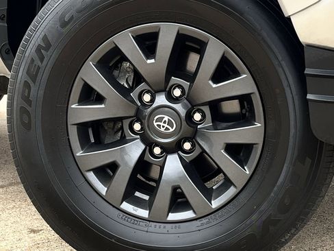 Used 2023 Toyota Tacoma SR5 AWD/4WD image 28
