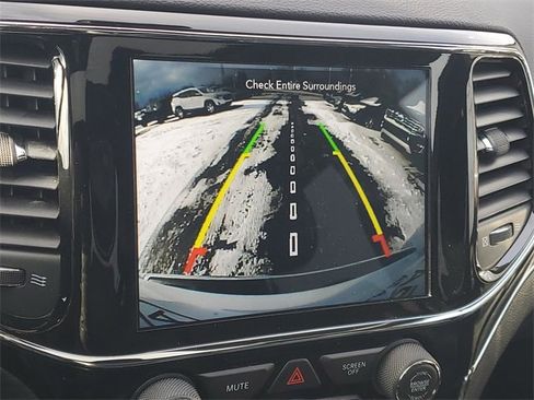 Used 2020 Jeep Grand Cherokee Limited image 28