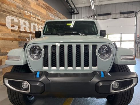Used 2023 Jeep Wrangler Unlimited Sahara w/ Cold Weather Group AWD/4WD image 6