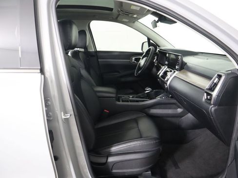 Used 2022 Kia Sorento EX w/ Panoramic Sunroof Package image 21