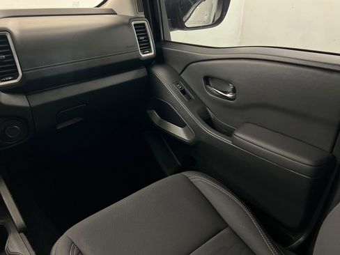 Used 2024 Nissan Frontier SV AWD/4WD image 11