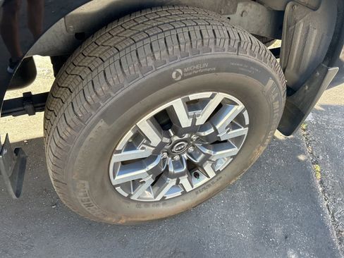 Used 2024 Nissan Frontier SL image 15