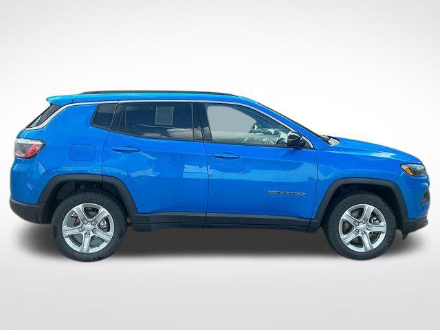 Used 2024 Jeep Compass Latitude AWD/4WD image 8