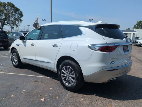 Used 2023 Buick Enclave Essence image 6