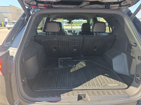 Used 2024 Chevrolet Equinox RS w/ LPO, Floor Liner Package FWD image 11