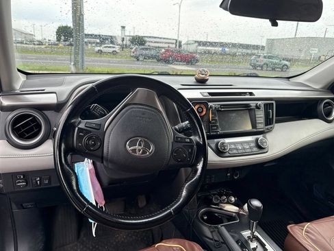 Used 2018 Toyota RAV4 XLE AWD/4WD image 9
