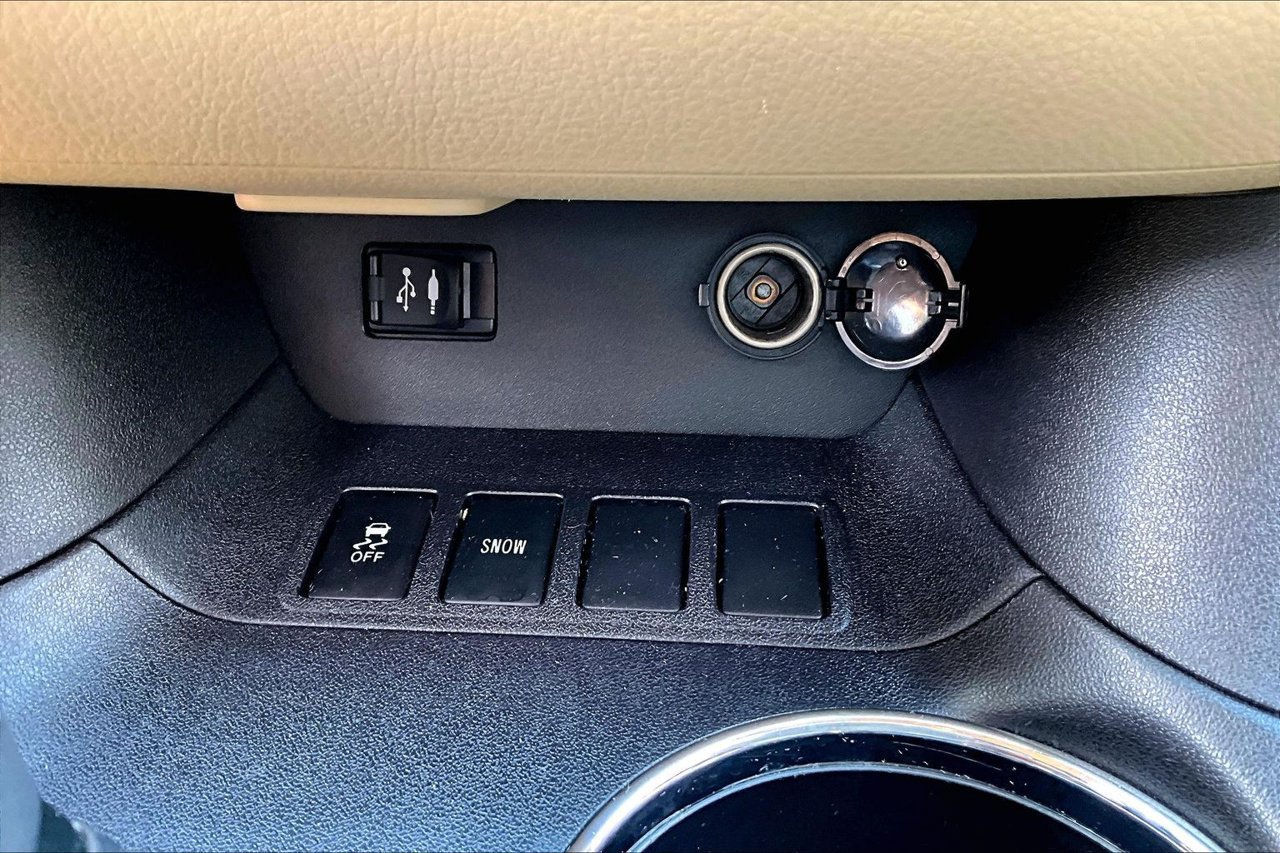 Used 2016 Toyota Highlander XLE FWD image 26