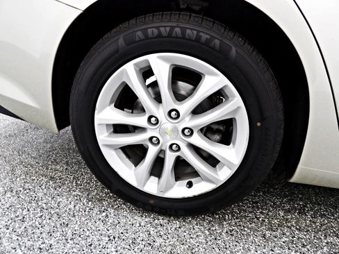 Used 2016 Chevrolet Malibu Hybrid w/ Leather Package image 20