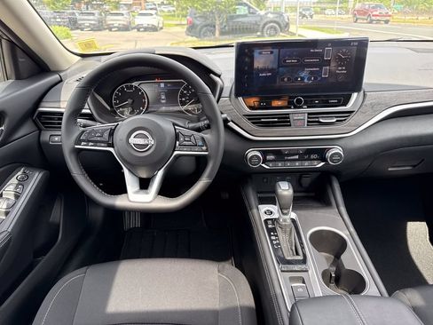 Certified 2025 Nissan Altima 2.5 SV w/ SV Premium Package FWD image 12