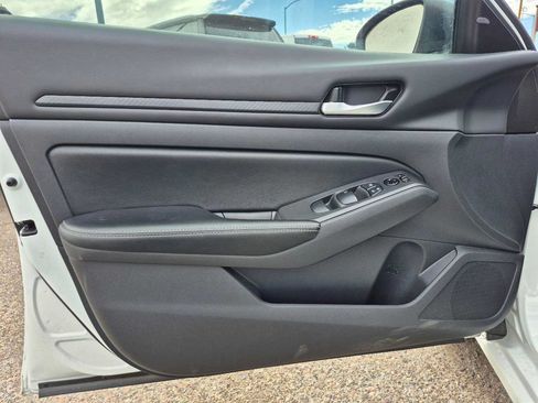 Used 2024 Nissan Altima 2.5 SV FWD image 5