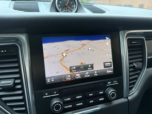 Used 2017 Porsche Macan S image 19