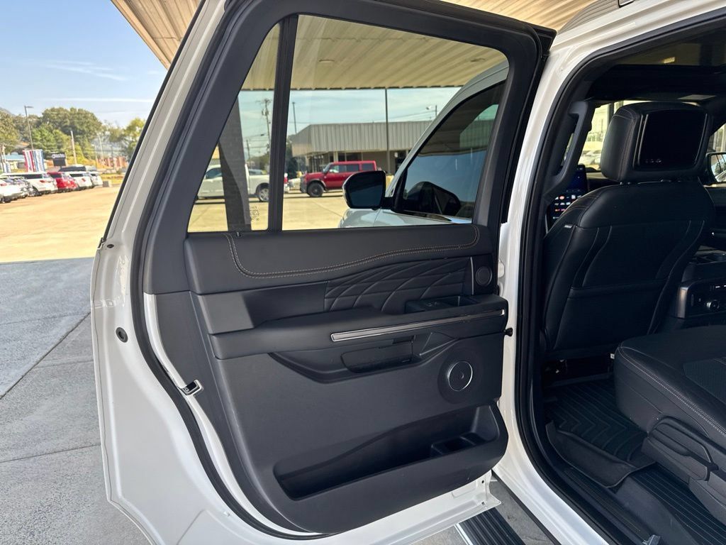 Used 2023 Ford Expedition Max Platinum AWD/4WD image 19