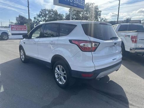 Used 2017 Ford Escape SE image 9