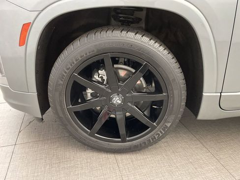 Used 2023 Chevrolet Traverse Premier image 12