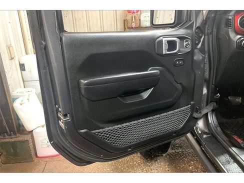 Used 2021 Jeep Gladiator Rubicon w/ Cold Weather Group image 24