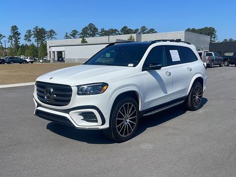 Used 2025 Mercedes-Benz GLS 450 4MATIC image 3