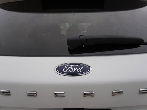 Certified 2022 Ford Escape Titanium image 31