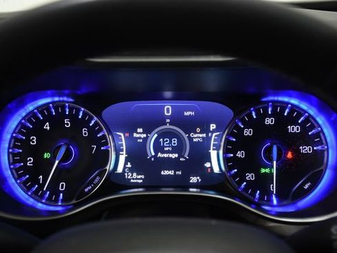 Used 2024 Chrysler Pacifica Touring-L FWD image 13