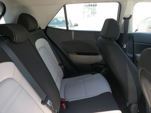 Used 2023 Hyundai Venue SEL FWD image 28