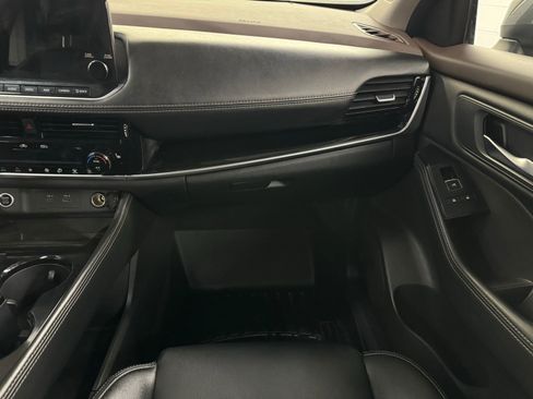 Used 2023 Nissan Rogue SL w/ SL Premium Package image 16