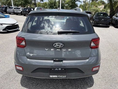 Used 2025 Hyundai Venue SEL FWD image 3