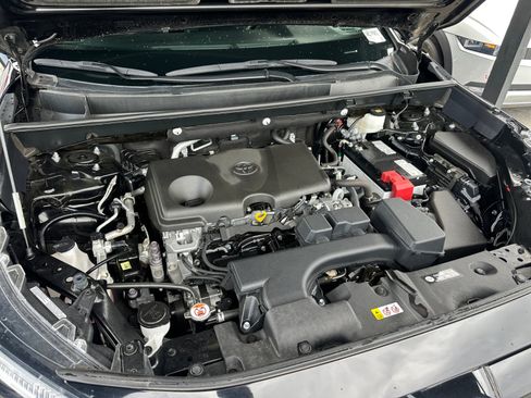 Used 2025 Toyota RAV4 XLE FWD image 30