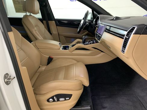Used 2019 Porsche Cayenne image 43