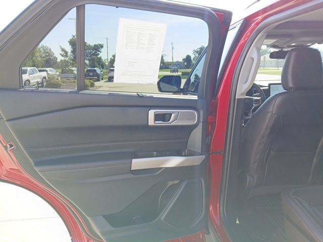 Used 2023 Ford Explorer Limited w/ Equipment Group 301A AWD/4WD image 10