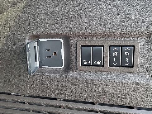 Used 2023 GMC Yukon XL Denali w/ LPO, Floor Liner Package AWD/4WD image 30