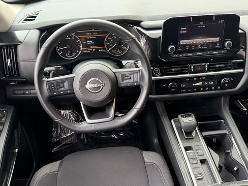 Certified 2024 Nissan Pathfinder SV FWD image 13