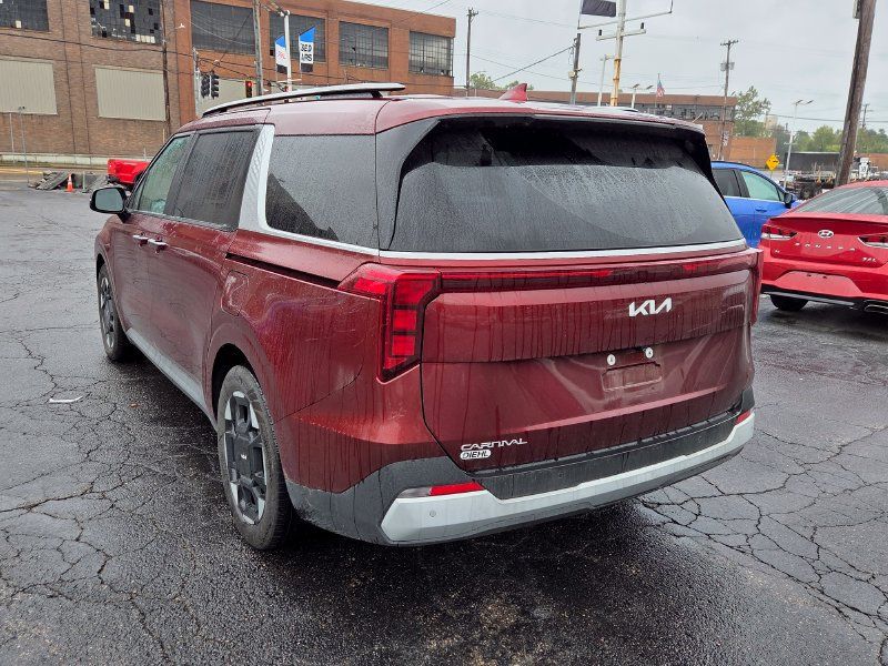 Used 2026 Kia Carnival EX FWD image 5