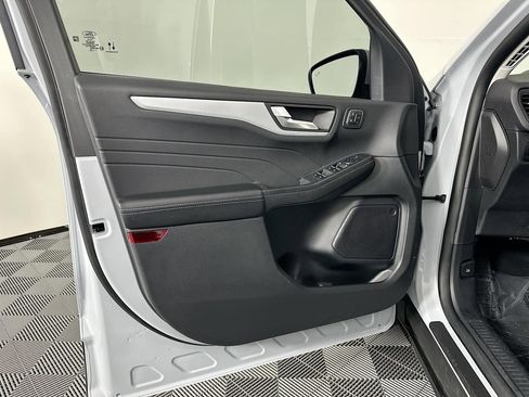 Used 2025 Ford Escape Platinum image 27