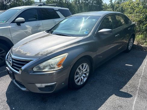 Used 2015 Nissan Altima 2.5 S w/ Power Driver Seat Package FWD image 2