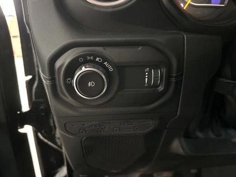 Used 2024 Jeep Wrangler Unlimited Sahara w/ Technology Group AWD/4WD image 23