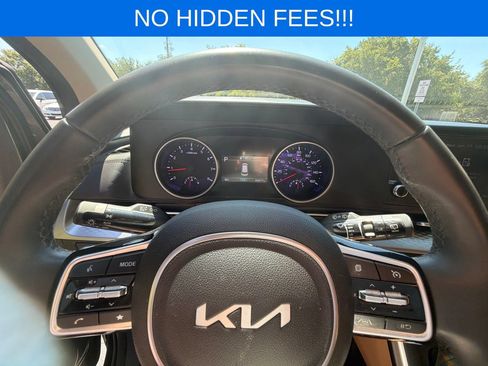 Used 2024 Kia Carnival LX FWD image 18