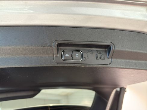 Used 2022 Ford Explorer XLT image 23