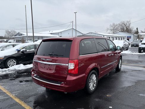 Used 2015 Chrysler Town & Country Touring-L w/ Driver Convenience Group image 24