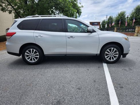 Used 2013 Nissan Pathfinder SV w/ Cargo Pkg FWD image 18