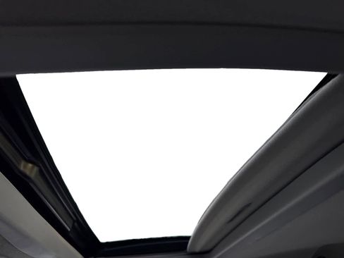 Used 2012 Toyota Sienna XLE image 3